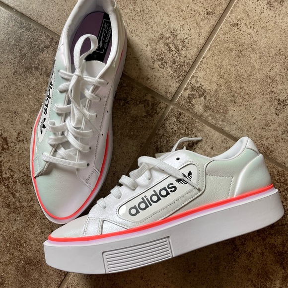 🌟 NEW ADIDAS SLEEK SUPER WOMEN SIZE 8, BUT FIT LIKE A SIZE 9 🌟 - Picture 6 of 16